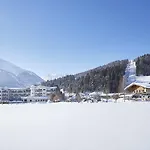 阿亨湖家庭天堂运动酒店 - 仅限家庭